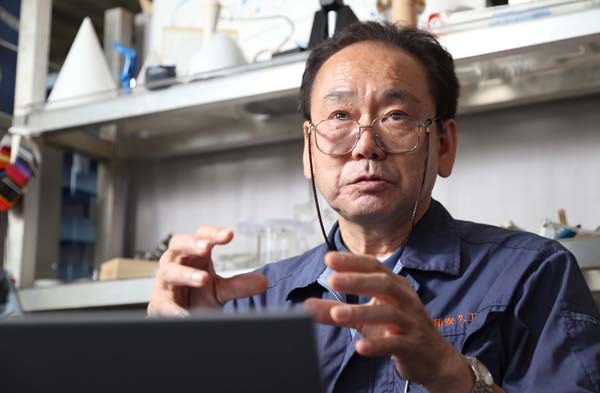 有限会社 安久工機
会長 田中 隆